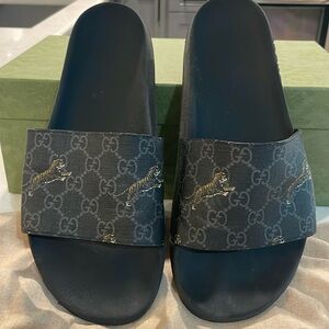 Authentic Gucci Mens Size 10 Tiger slides.